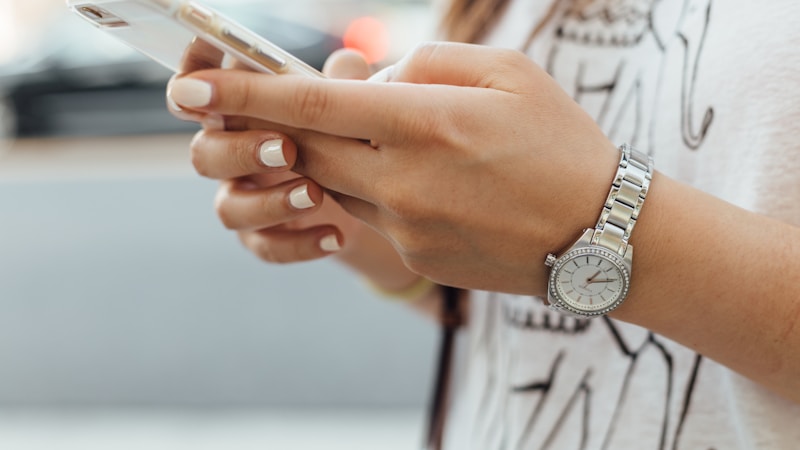 スマホで始めるChatGPTの使い方完全ガイド｜初心者でもすぐできる活用法と便利なコツ